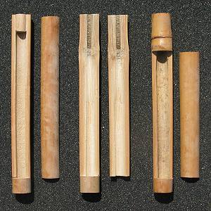 Offne Bambus-Röhrchen